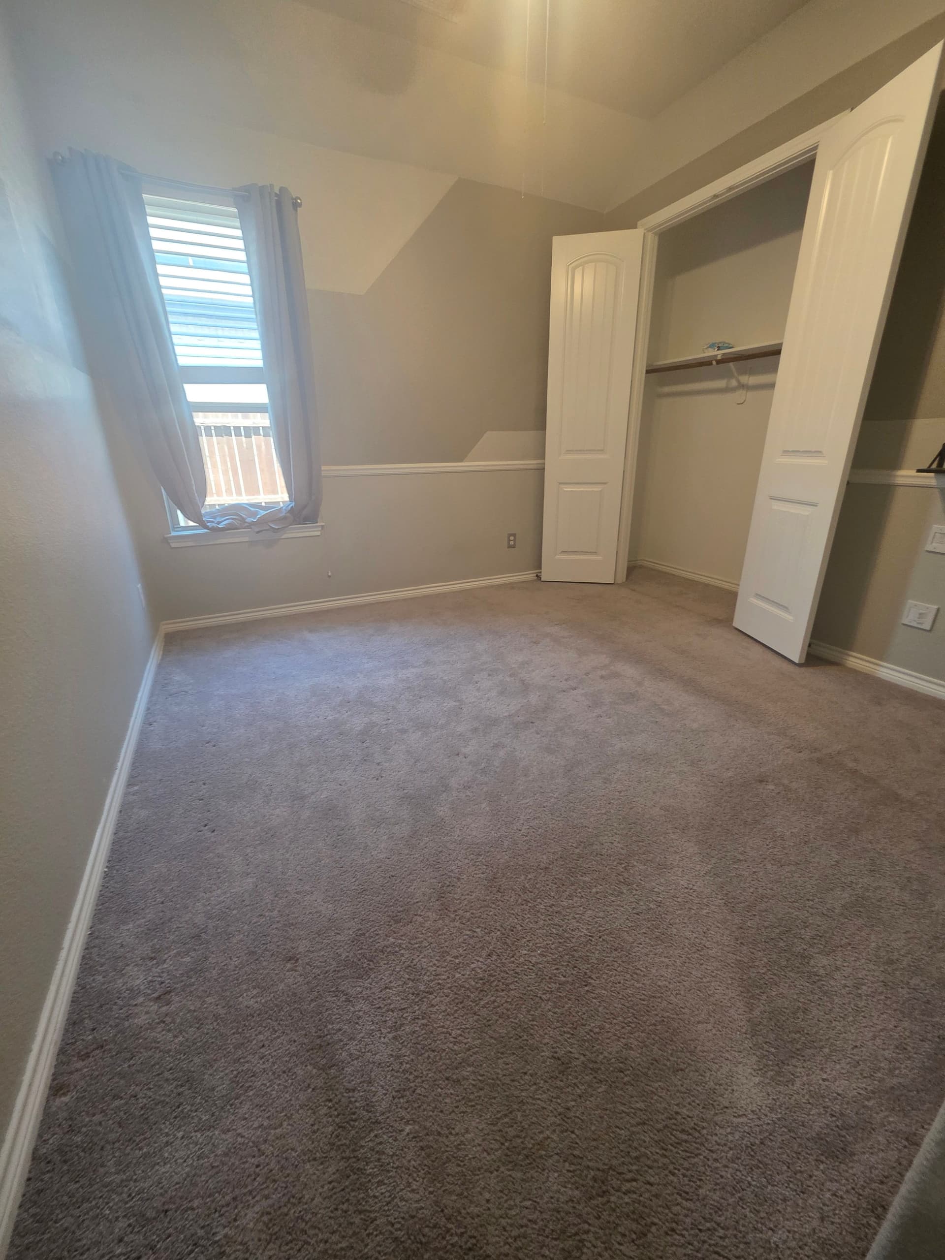 Gallery photos for Same-Day Carpet Install Knocks Out 40 Yards in Waxahachie: Image #1