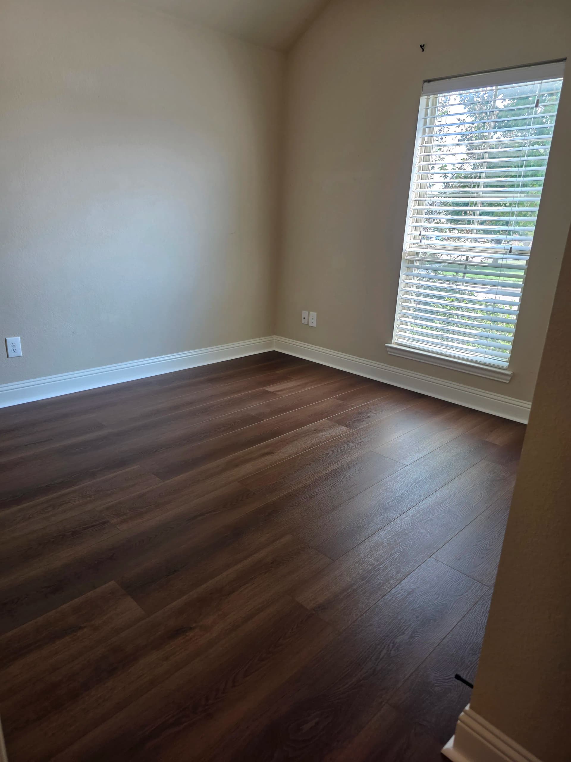 Gallery photos for Carpet to LVP Bedroom Flooring Install in Midlothian: Image #7