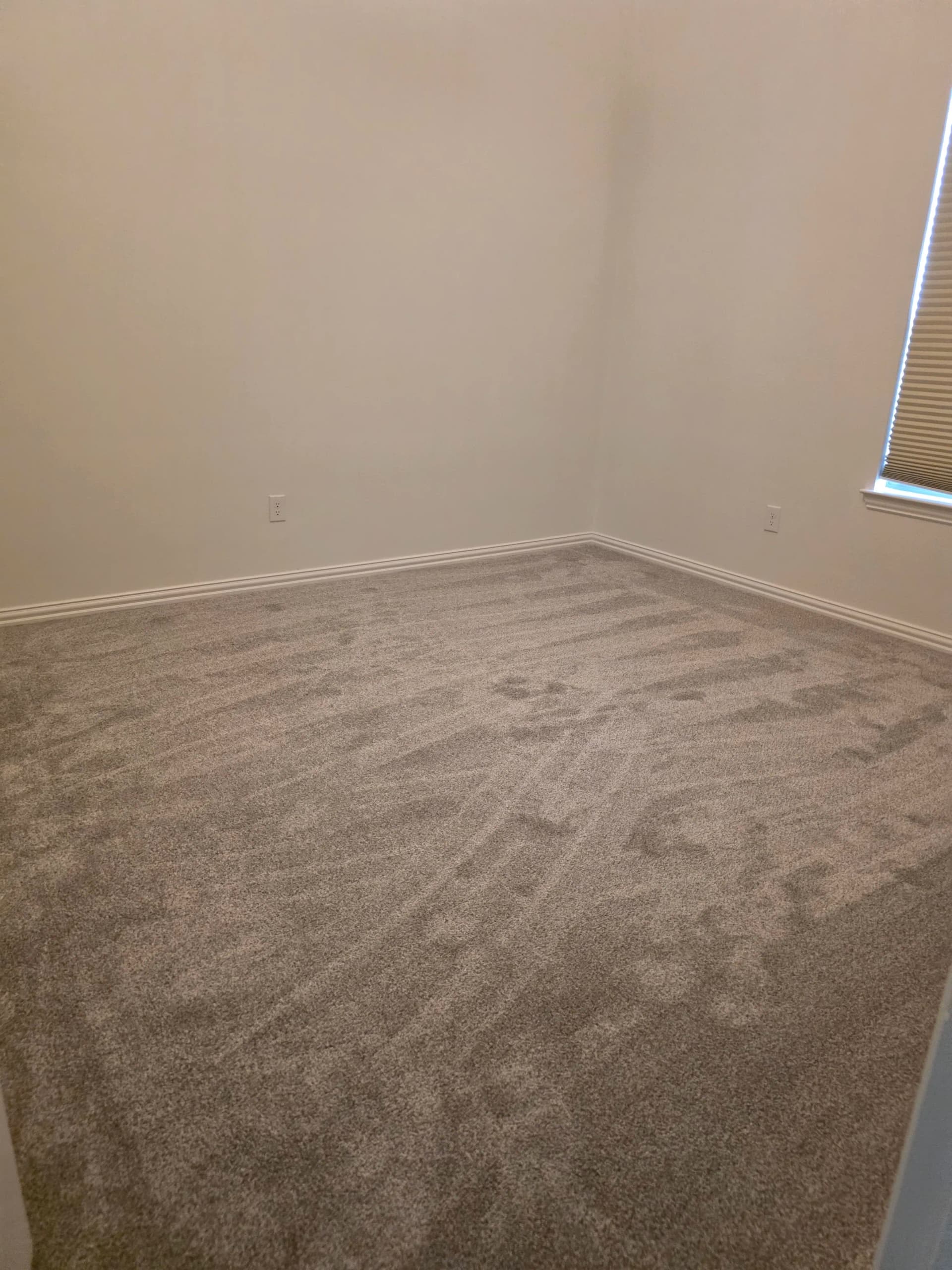 Gallery photos for 160 Yards of Fresh Carpet Installed in Waxahachie Overnight: Image #5