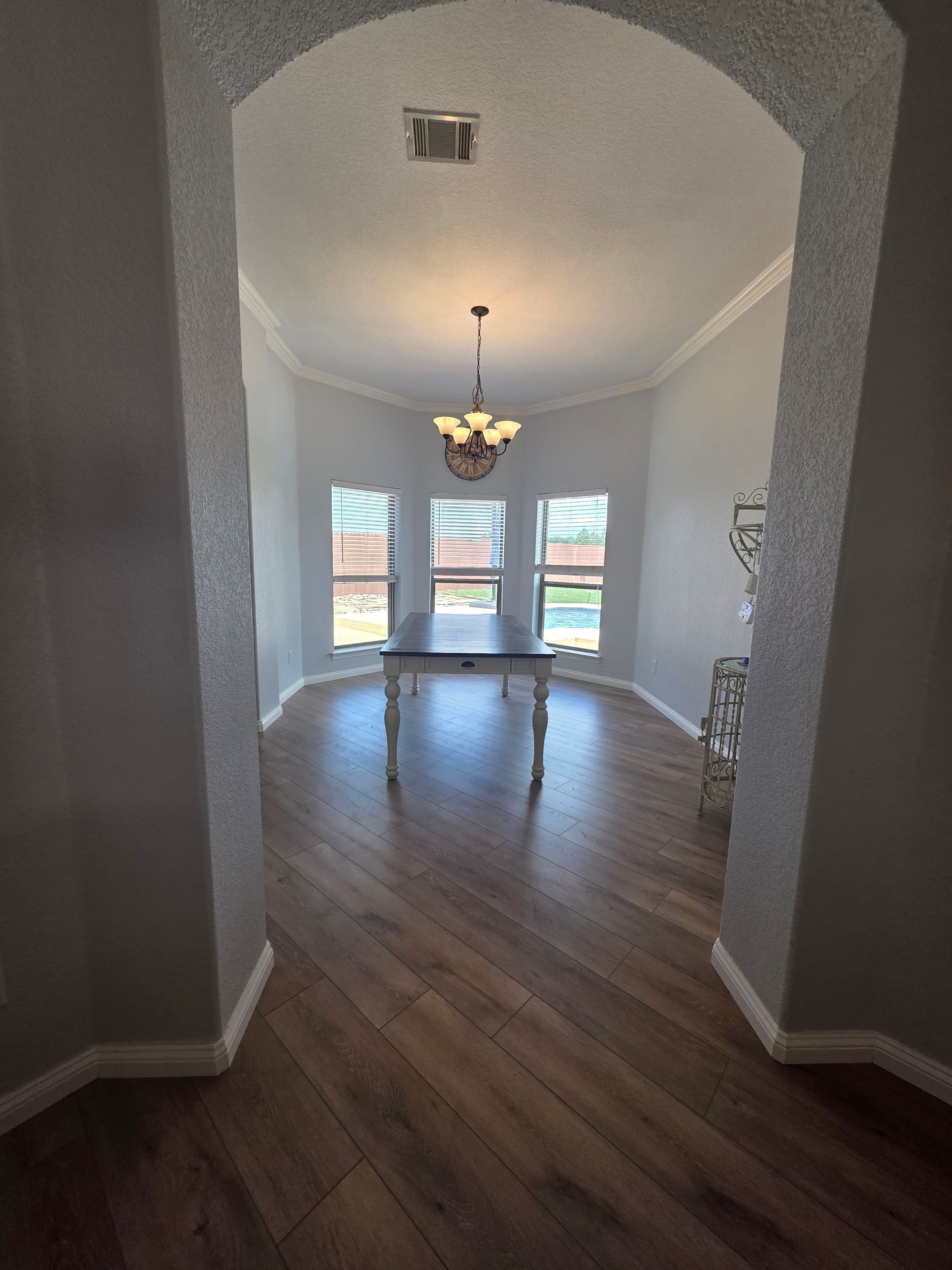 Gallery photos for Laminate Flooring and Carpet Installation in Waxahachie: Image #3