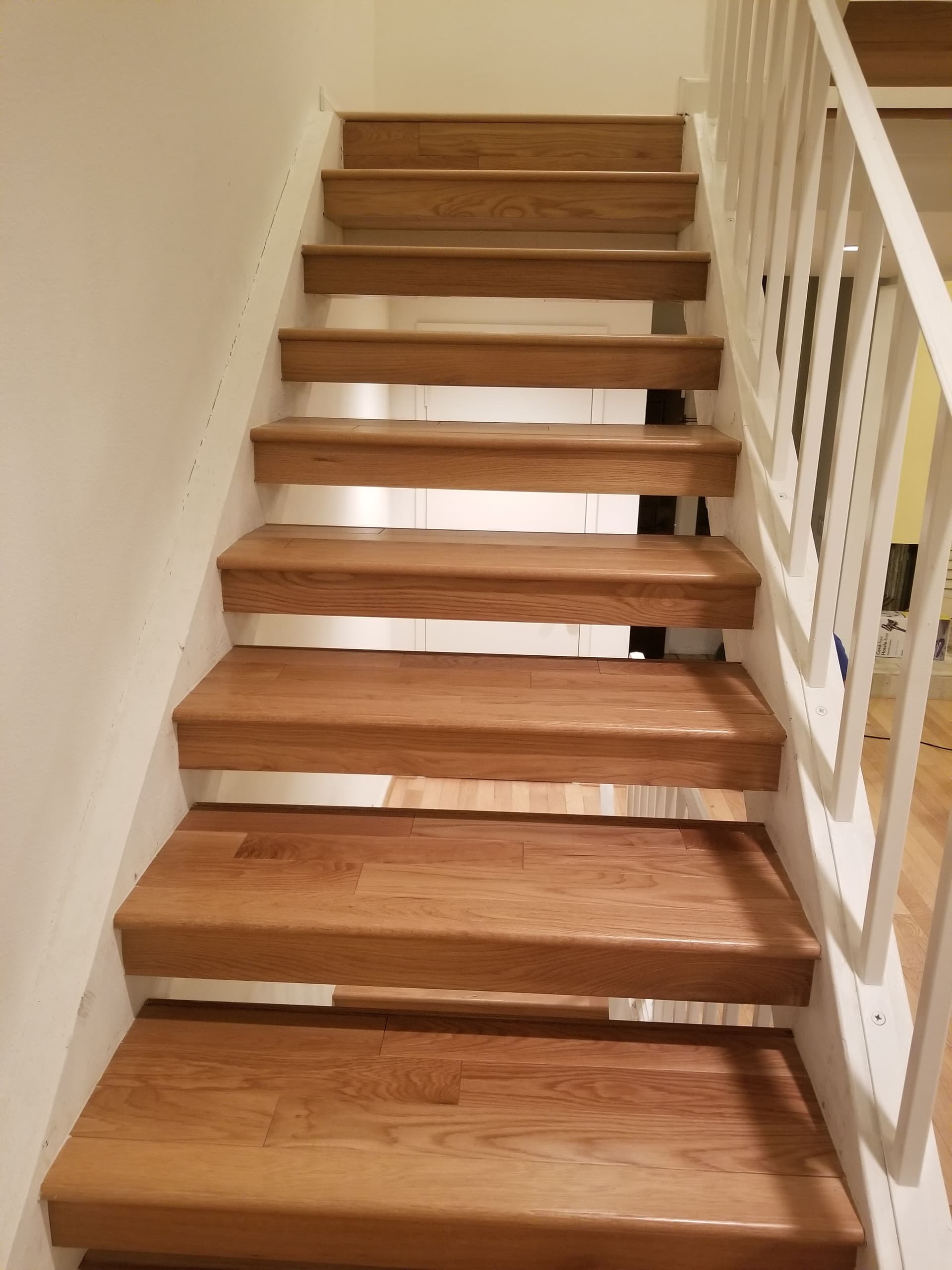 Gallery photos for Solid Hardwood Floors and Hollywood Staircase in Dallas Townhome: Image #2
