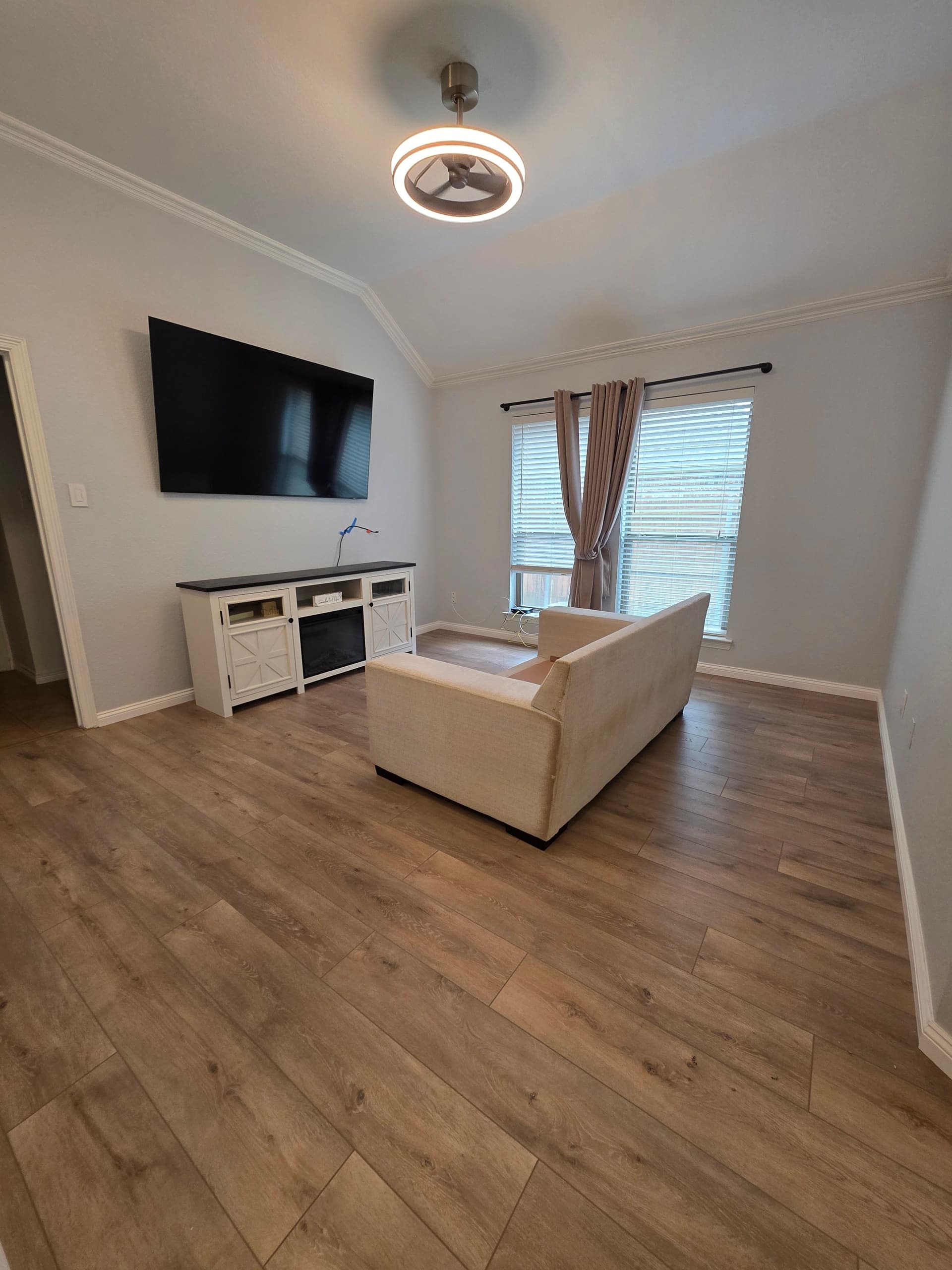 Gallery photos for Laminate Flooring and Carpet Installation in Waxahachie: Image #9